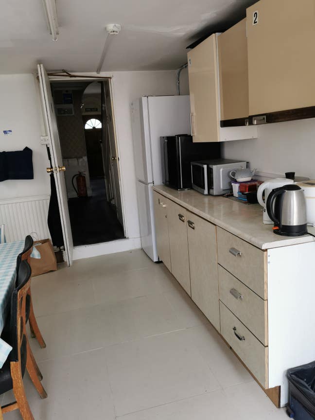 Single Room to let Main Photo