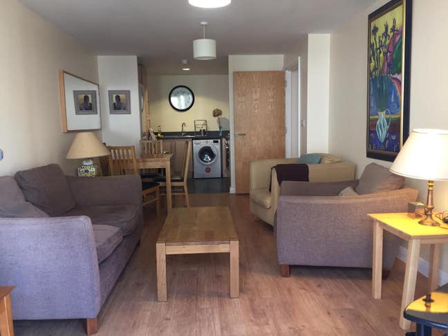 Whole bright 2 dbl bed flat £1900 a month W3 Main Photo