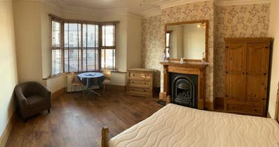 Large Room in Luxury Shared House Main Photo