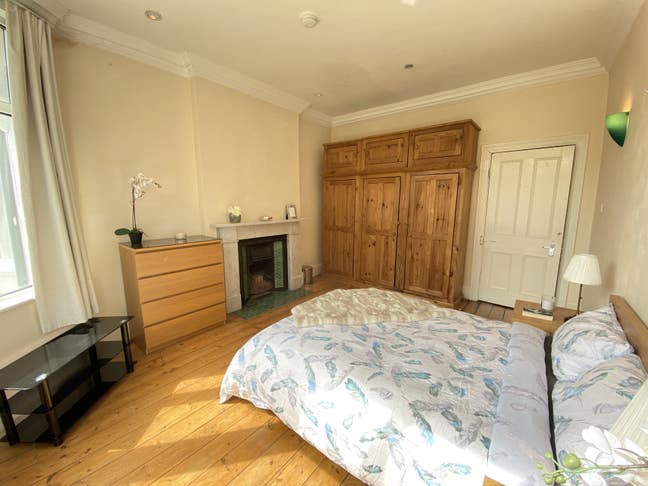 🏡 Sunny Double Room in Ealing common W5 Main Photo