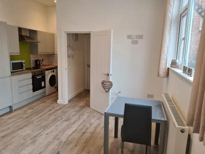 Brand New Two Bed Furnished Flat To Rent &pound;800pcm. Main Photo