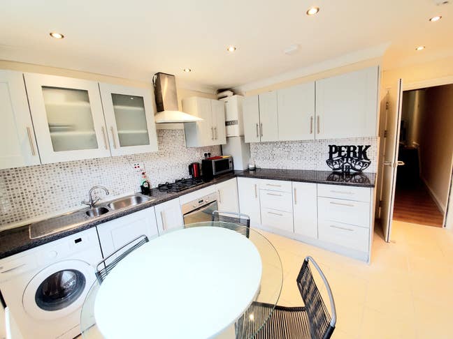 A well presented single room in Hammersmith  Main Photo