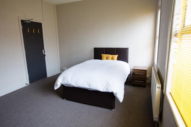  Near Hospital - Double Room - Bradley Rd LL13 Main Photo