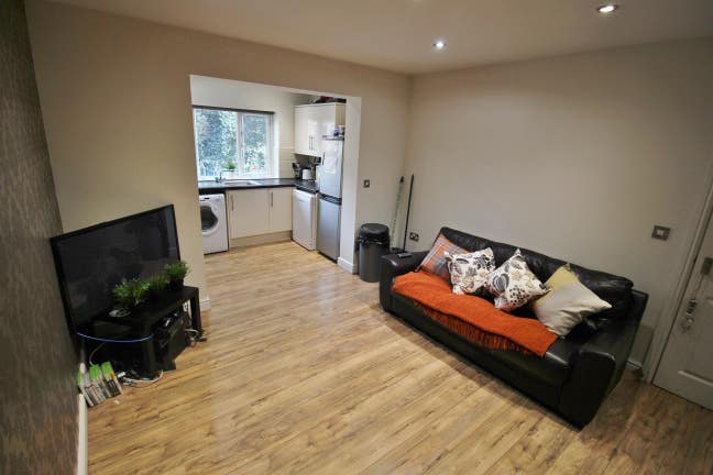 Great House Share Near Stadium Available November Main Photo