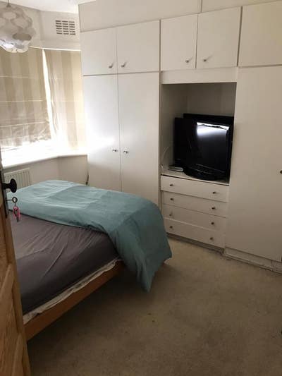 Nice room 5 mins from the station Main Photo