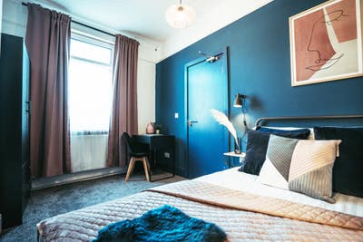 Bright Stylish Double Room - All bills Inc. Main Photo