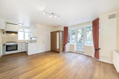 Beautiful and Bright Studio Flat Main Photo