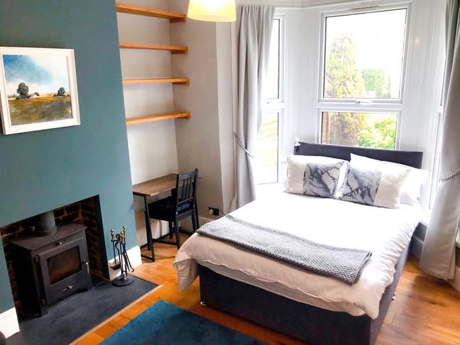 Bay window front room in professional house share Main Photo