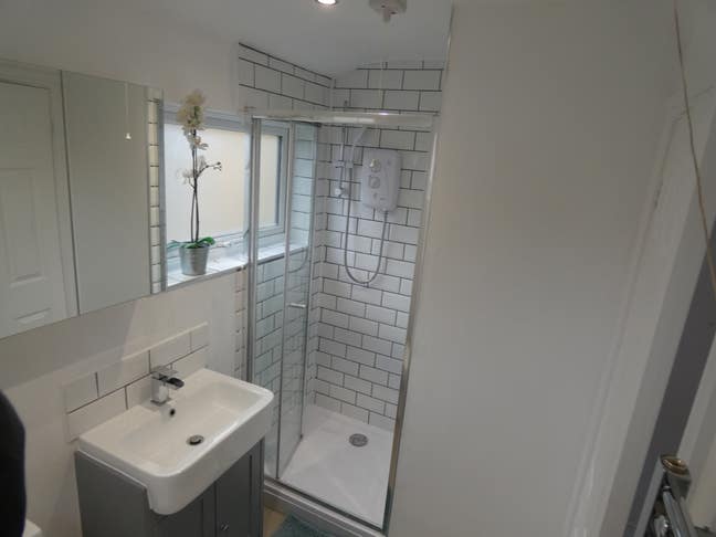 Large luxury double room available now  Main Photo