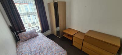 Single Room Within House Share Main Photo