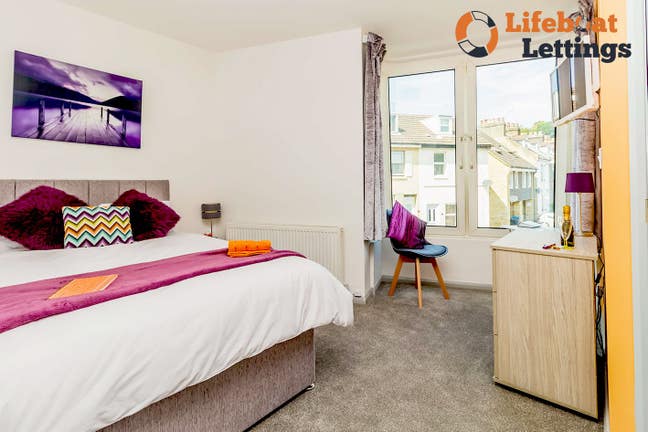 Stylish ensuite double bedroom with all bills & Wi Main Photo