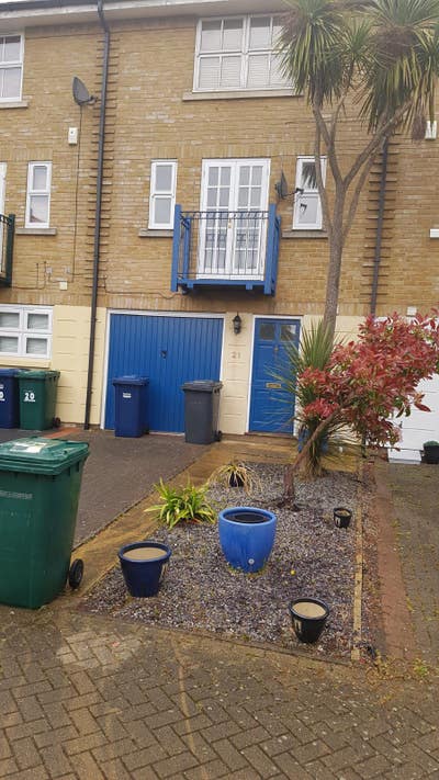 Newly refurbished  townhouse   Main Photo