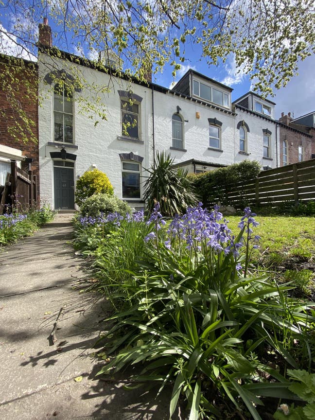 Double Bedroom in a stunning Victorian Town House  Main Photo