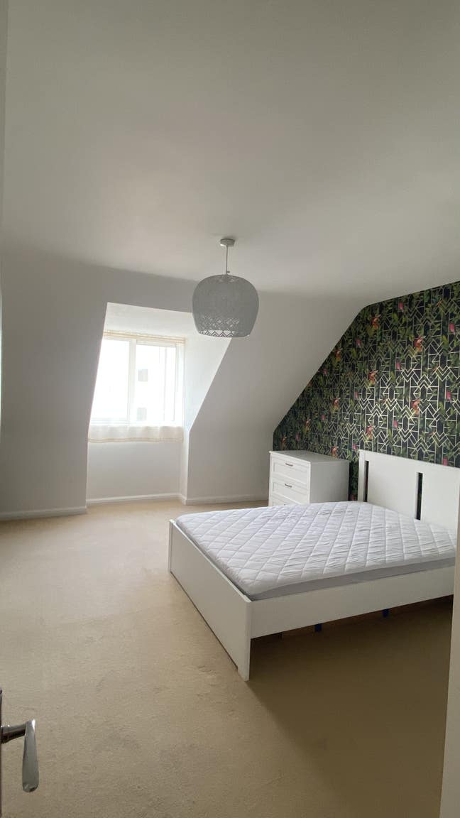 Double Room with En-Suite and Parking Main Photo