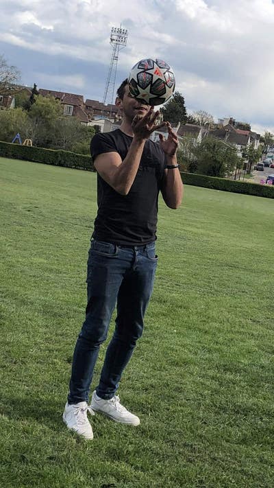 31 Year old looking for studio preferably or room  Main Photo