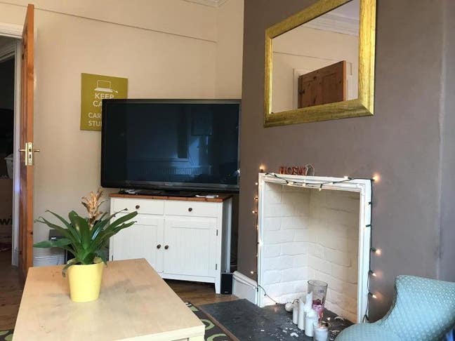 Double room in 3-bed professional house Main Photo