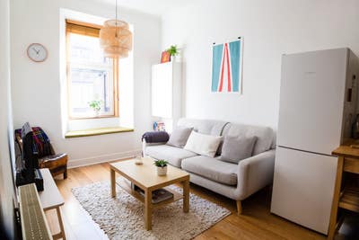 Bright and Beautiful Two Bedroom Tenement Flat Main Photo