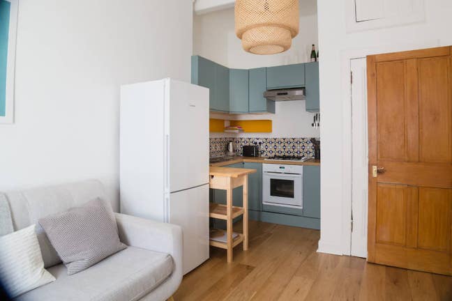 Bright and Beautiful Two Bedroom Tenement Flat Main Photo