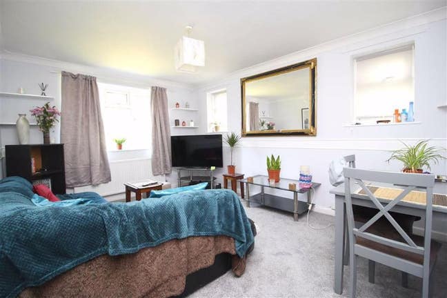 Entire Flat for Rent -£1400 all bills Included Main Photo