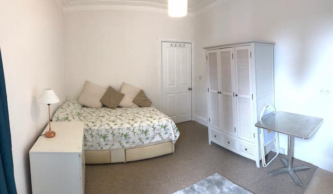 Studio room with kitchenette bills inc  Main Photo