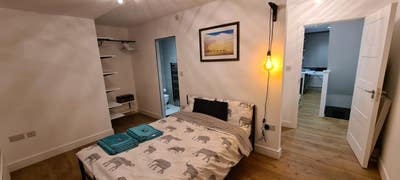 Newly refurbished double room with ensuite Main Photo