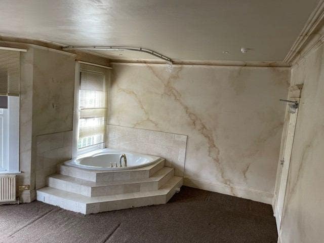 Large Room with own bath Main Photo