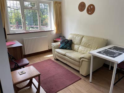 Self Contained Accommodation, part of family home Main Photo