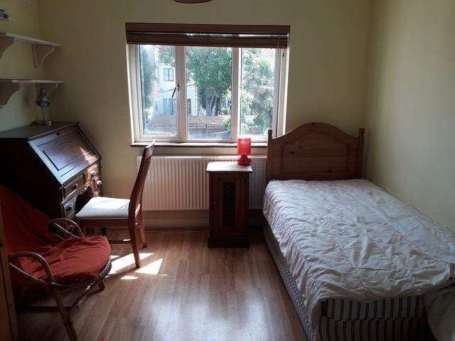 Lovely room close to  tube  Main Photo