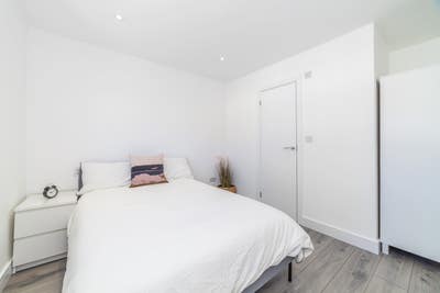 En-Suite Rooms - Stylish Home  Main Photo