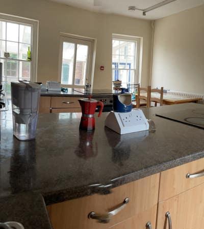  City Centre / Stunning Beautiful Double Room  Main Photo