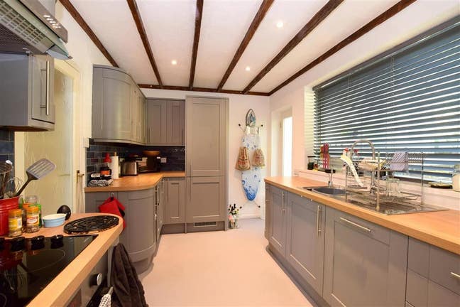 1 en suite room in house Main Photo