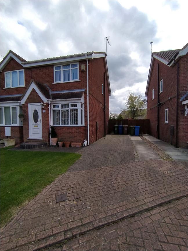 2 bedroom semi-detached full house to rent Main Photo
