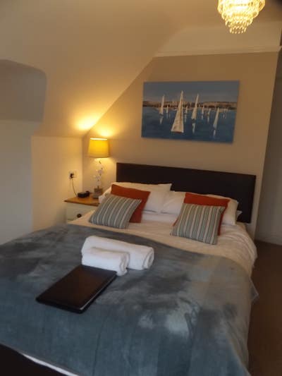 2 large doubles and 1 small double (all ensuite) Main Photo