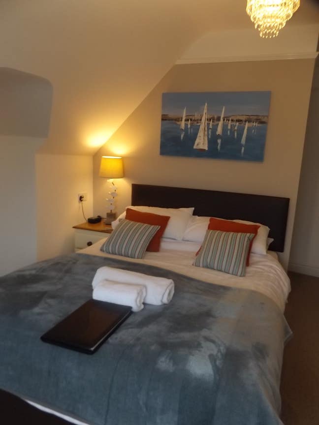 2 large doubles and 1 small double (all ensuite) Main Photo