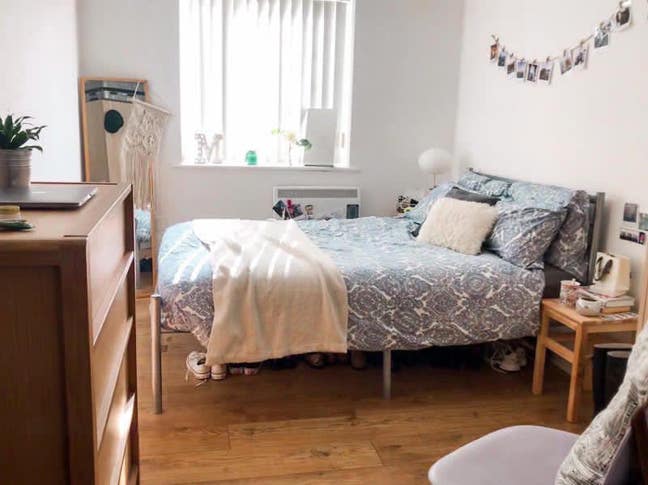 Great  Room available in Large Flat  Main Photo