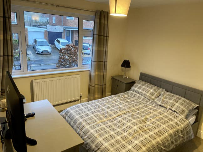 Large Double Ensuite Room Close to Town & Station Main Photo