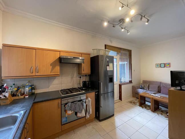 1 Room in a Shared Flat - Ealing Broadway Main Photo