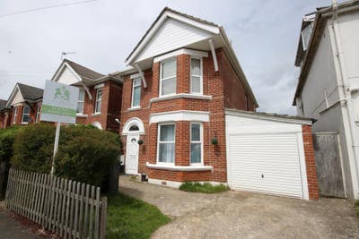 1 Large Double Rooms in Modern Look House Share Main Photo