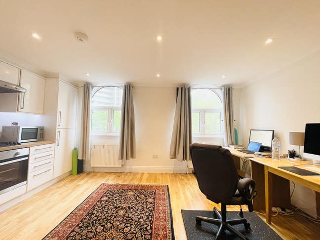 One bedroom Flat - City Road Main Photo