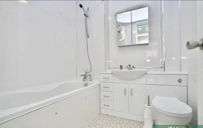 First floor modern 2 bed flat with Pool & Gym Main Photo