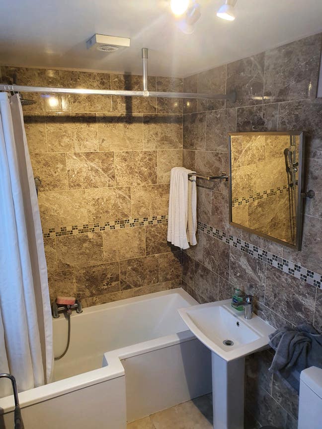 Double Room fully furnished in great location Main Photo