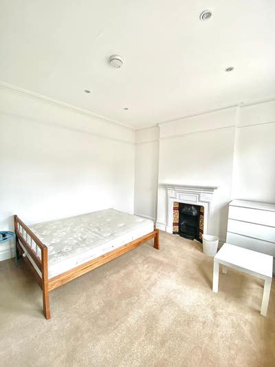 Double Room for rent for replacement Main Photo