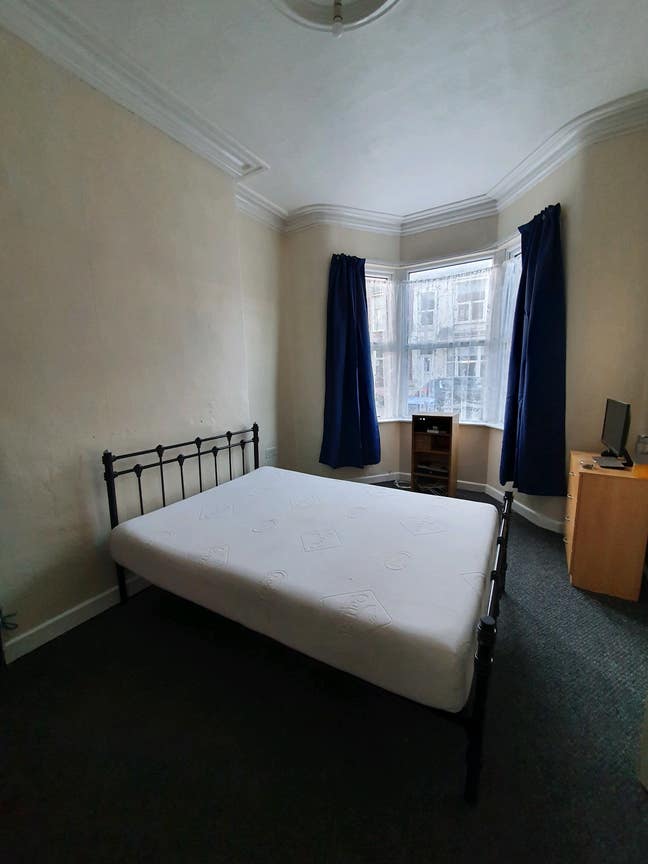 1 bed, wc sh, kitchen, and shared Livingroom Main Photo