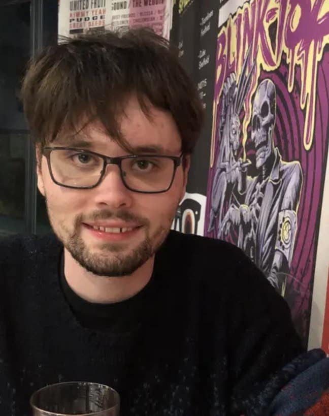 Young professional looking for a flat/house Main Photo