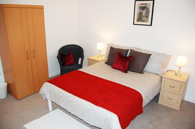 Two En-Suite Rooms with Own Living Rooms Main Photo