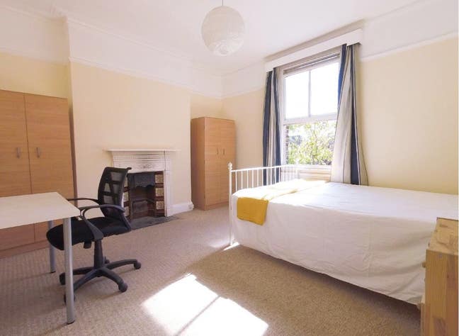Big D room in house share,5 mins Acton Town  Main Photo