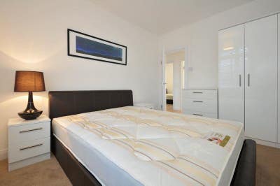 Double rooms nr tube. ALL inc w/cleaner,TV&WiFi. Main Photo