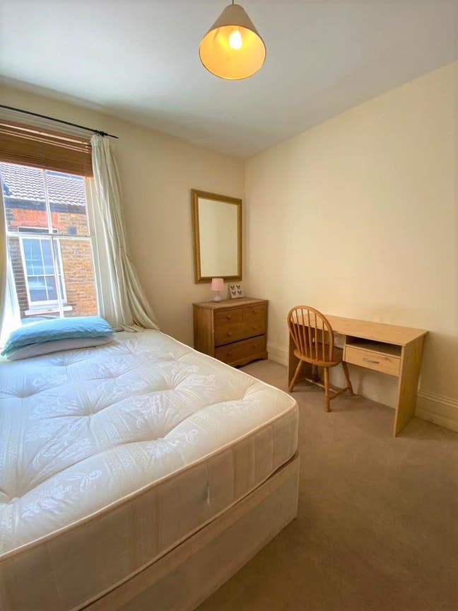 4 Bedroom flat available NOW!!! Main Photo