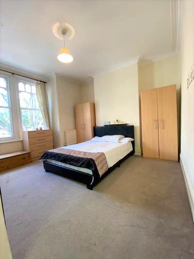4 Bedroom flat available NOW!!! Main Photo