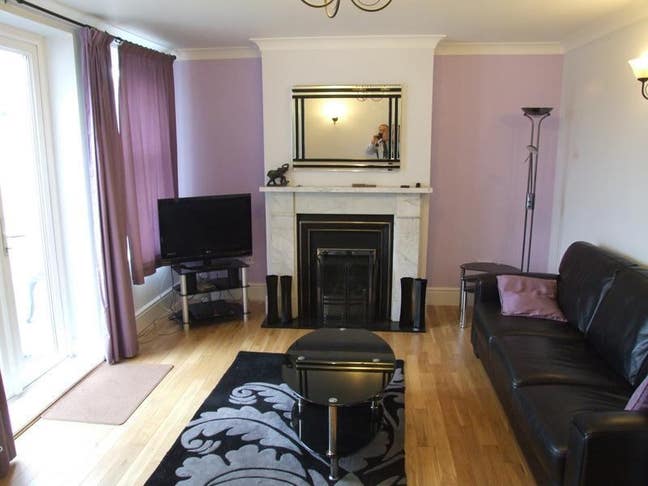 Spacious double room in a prime Rochester area Main Photo